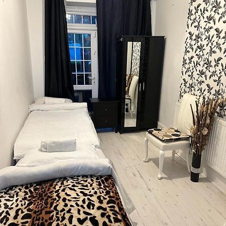 Happy Hours Home Stay Londres Extérieur photo